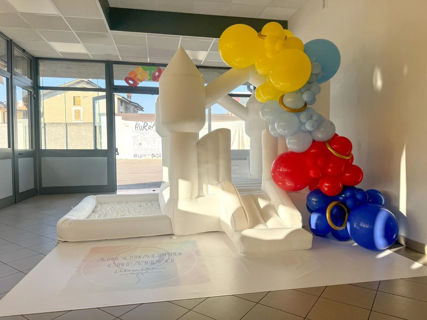 Gonfiabile White Castle a forma di castello bianco